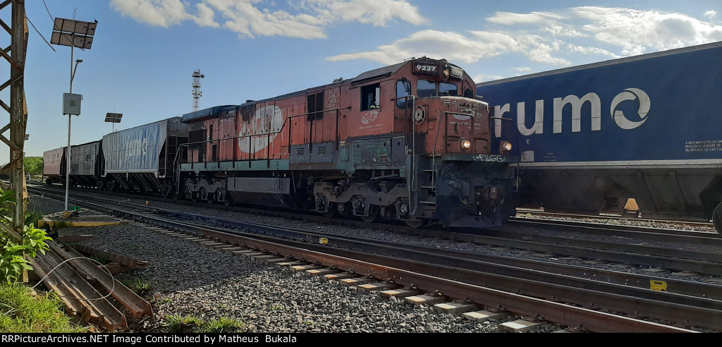 Locomotiva c30-7 9237